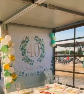 Mesa decorada para un cumpleaños de 40